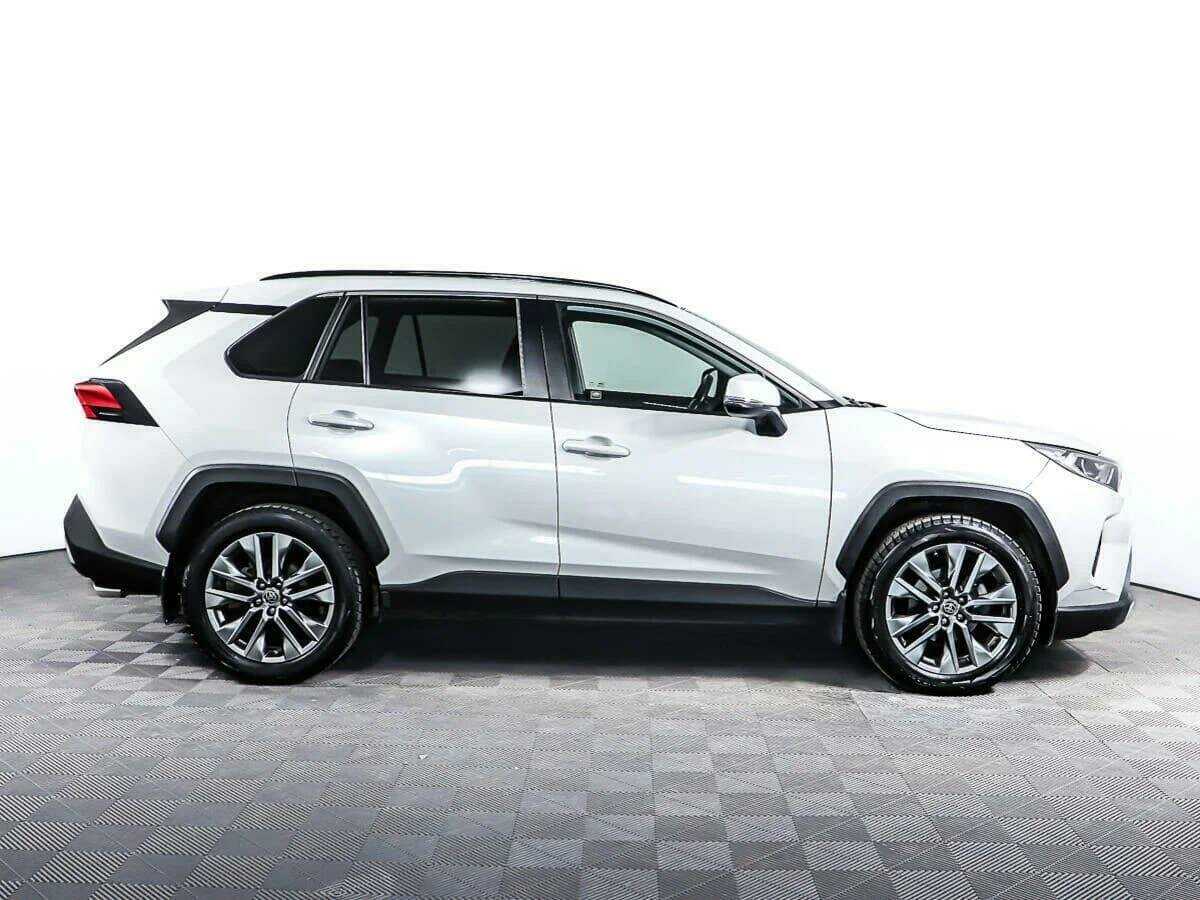 Toyota RAV4 2021 года с пробегом. Фото: #3