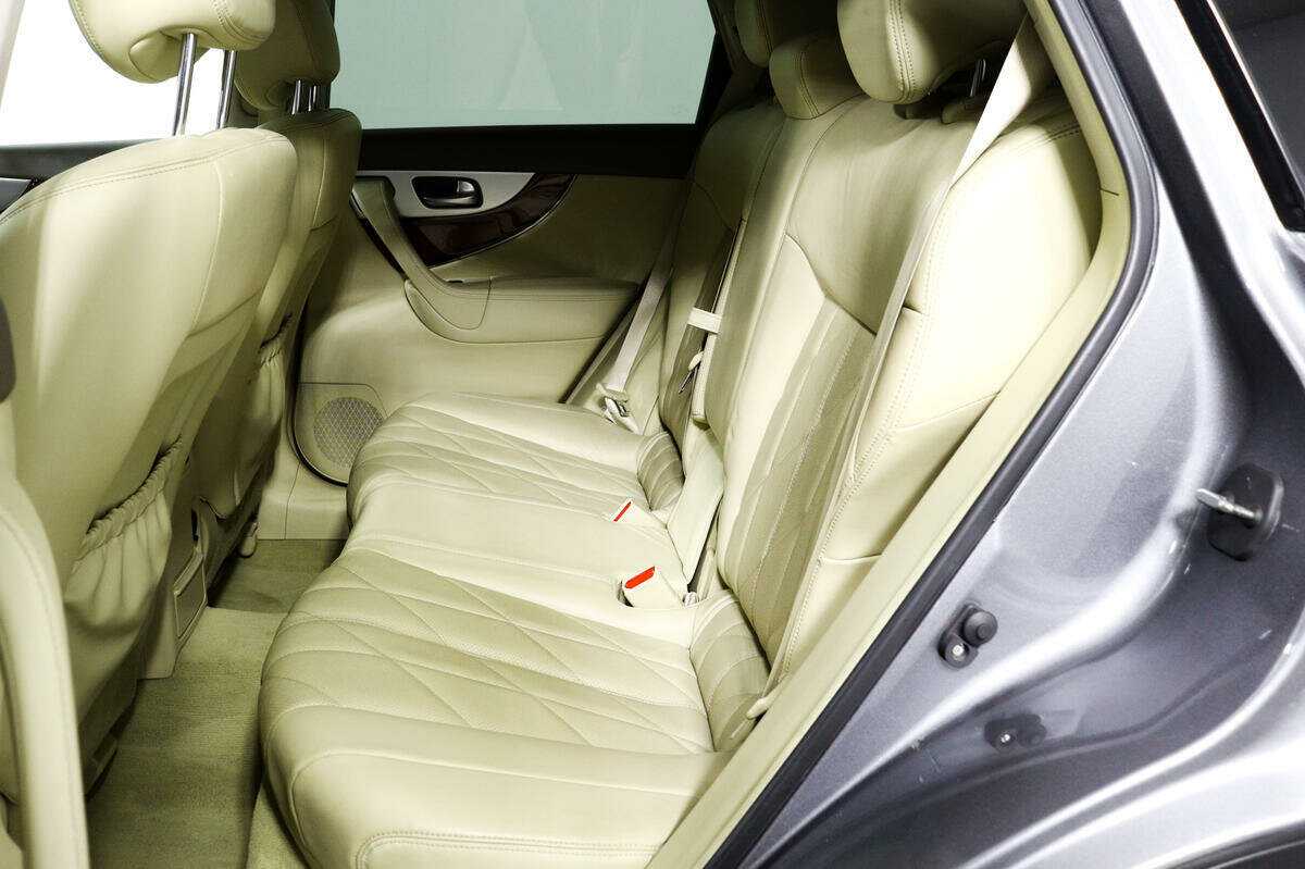 Infiniti FX 2012 года с пробегом. Фото: #11