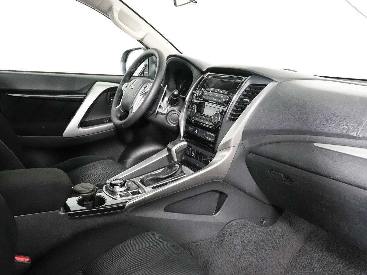 Mitsubishi Pajero Sport 2018 года с пробегом. Фото: #6