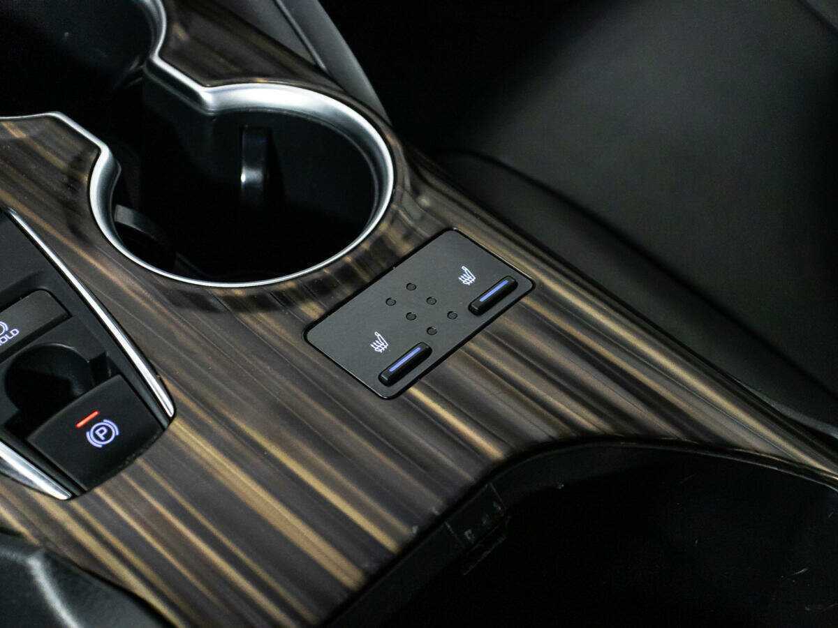 Toyota Camry 2021 года с пробегом. Фото: #19