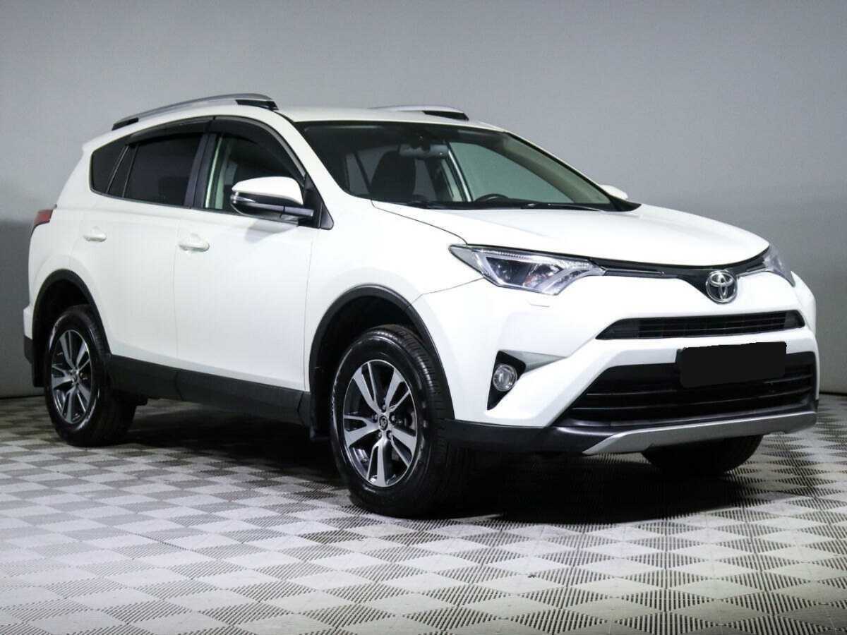 Toyota RAV4 2017 года с пробегом. Фото: #2