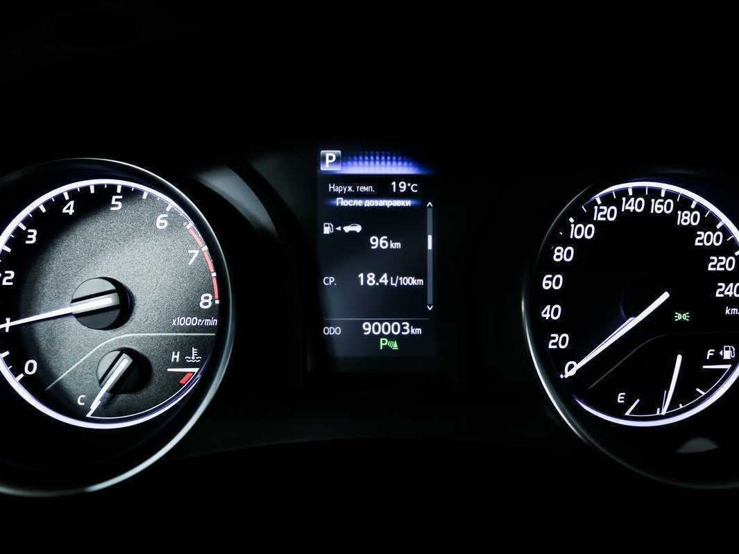 Toyota Camry 2018 года с пробегом. Фото: #9