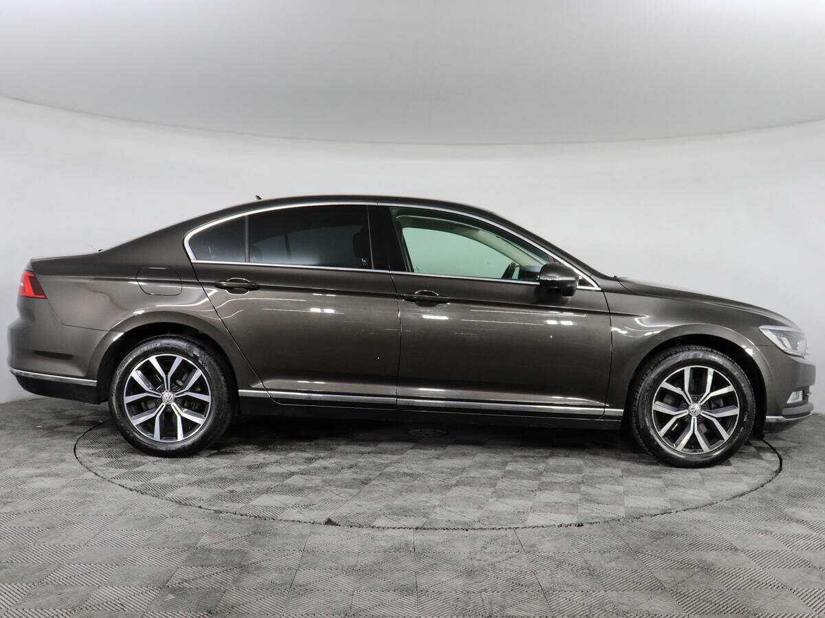Volkswagen Passat 2015 года с пробегом. Фото: #3