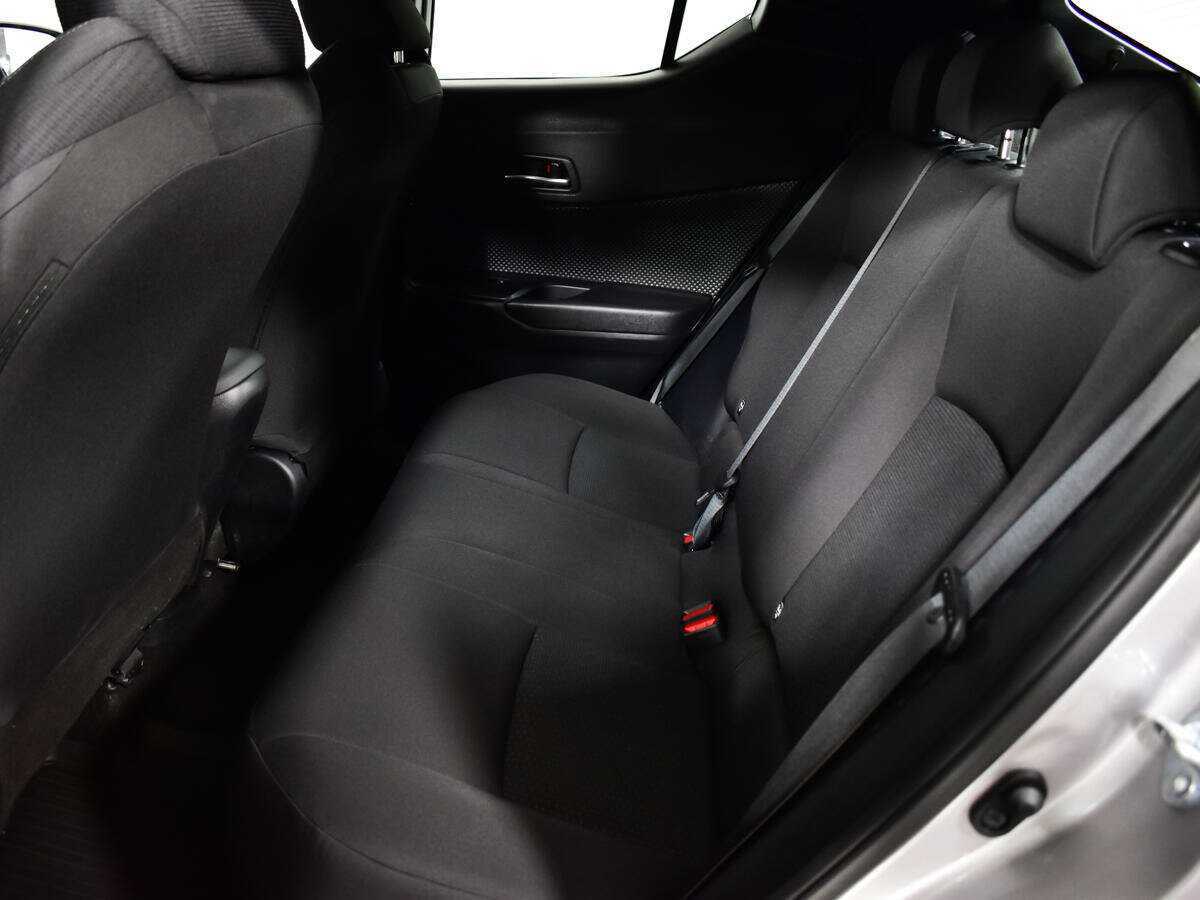 Toyota C-HR 2019 года с пробегом. Фото: #9