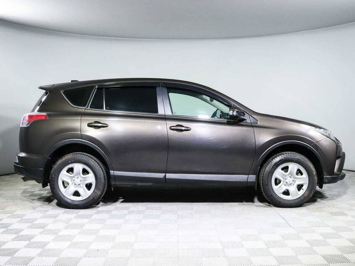 Toyota RAV4 2018 года с пробегом. Фото: #3