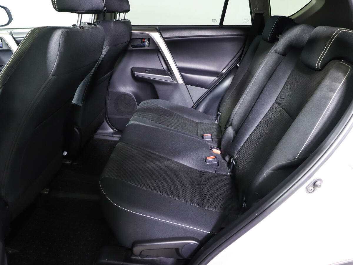 Toyota RAV4 2018 года с пробегом. Фото: #6