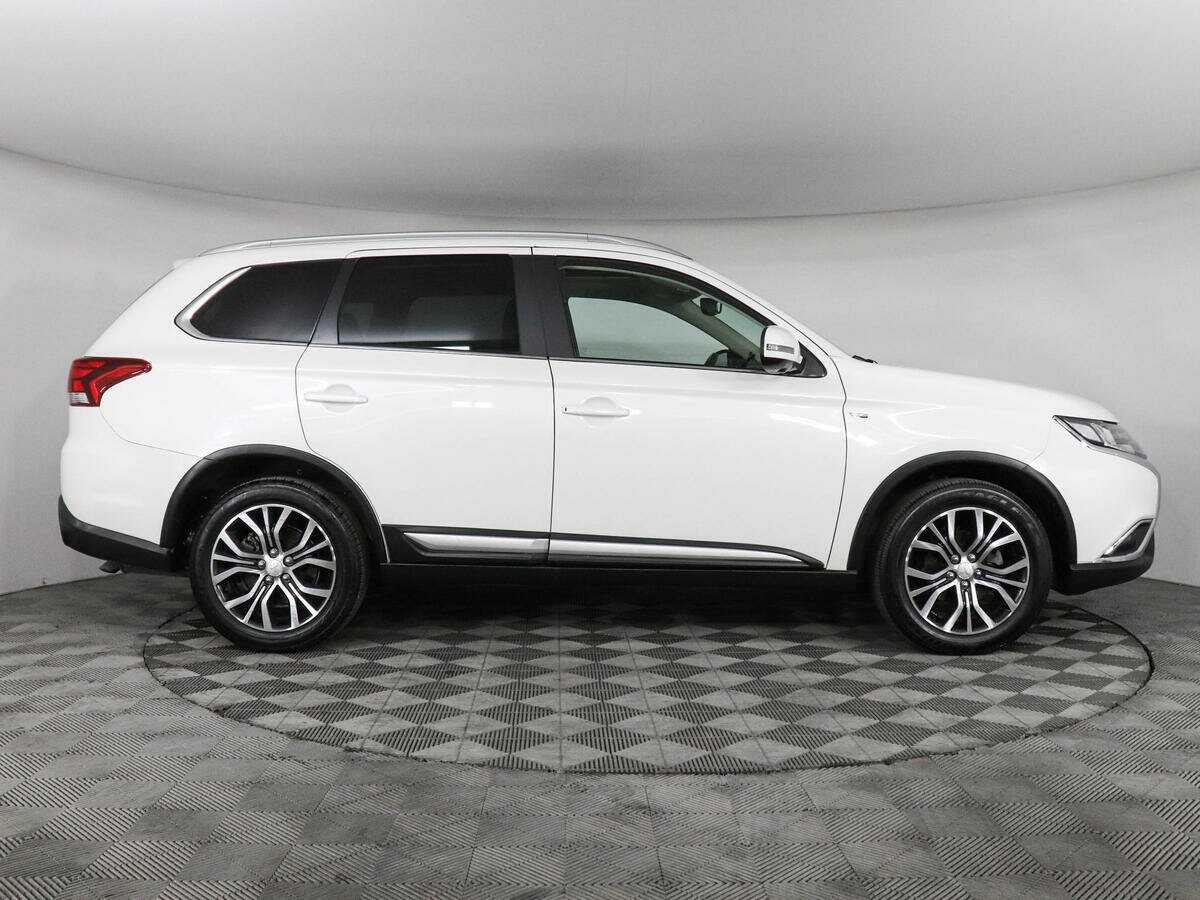 Mitsubishi Outlander 2018 года с пробегом. Фото: #3