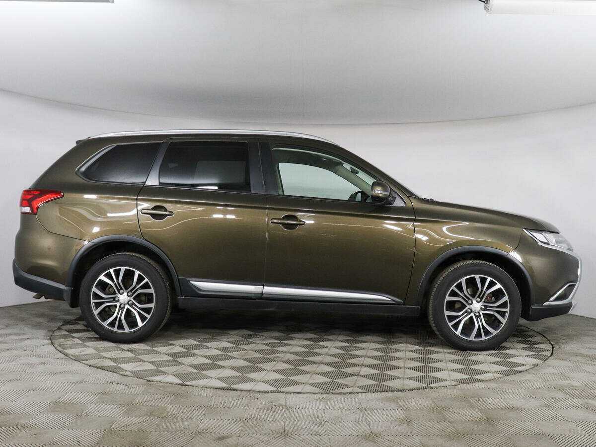 Mitsubishi Outlander 2018 года с пробегом. Фото: #3