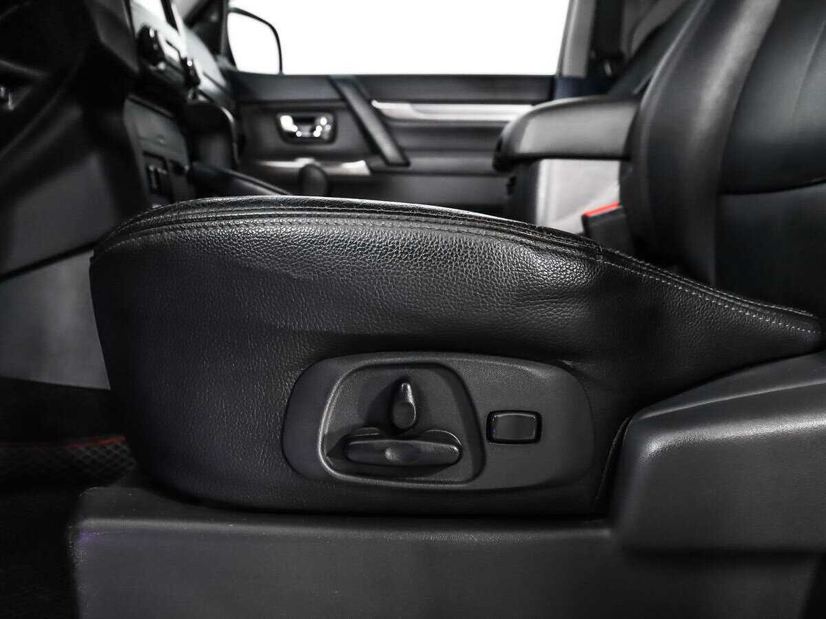 Mitsubishi Pajero 2015 года с пробегом. Фото: #9