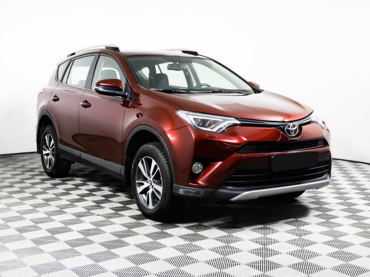 Toyota RAV4 2017 года с пробегом. Фото: #2