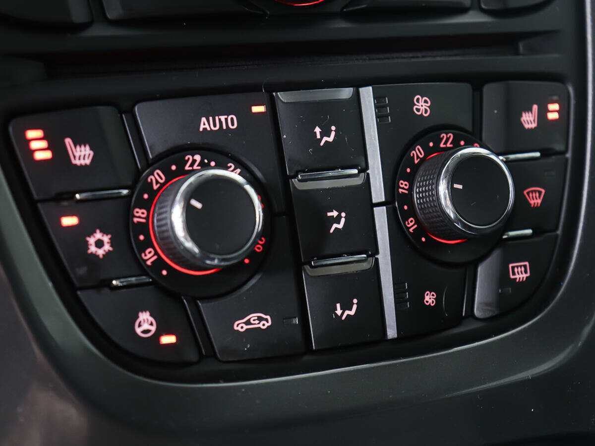 Opel Astra 2013 года с пробегом. Фото: #16