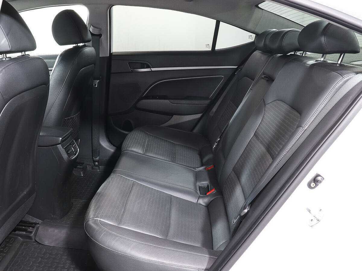 Hyundai Elantra 2017 года с пробегом. Фото: #8