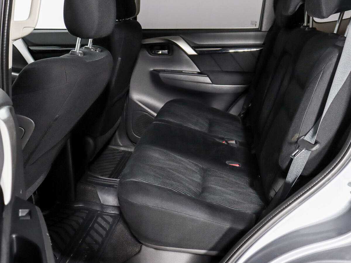 Mitsubishi Pajero Sport 2017 года с пробегом. Фото: #11