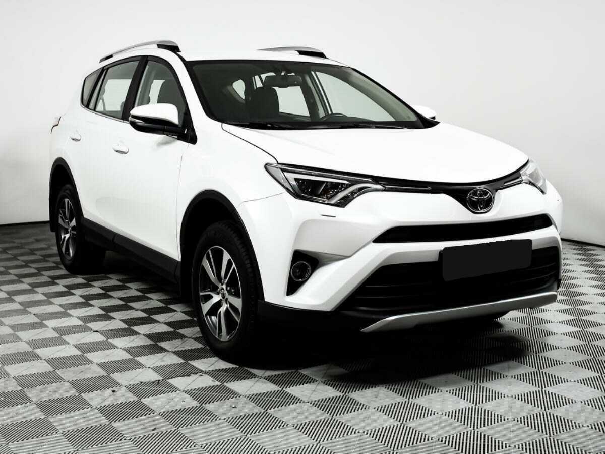 Toyota RAV4 2018 года с пробегом. Фото: #2