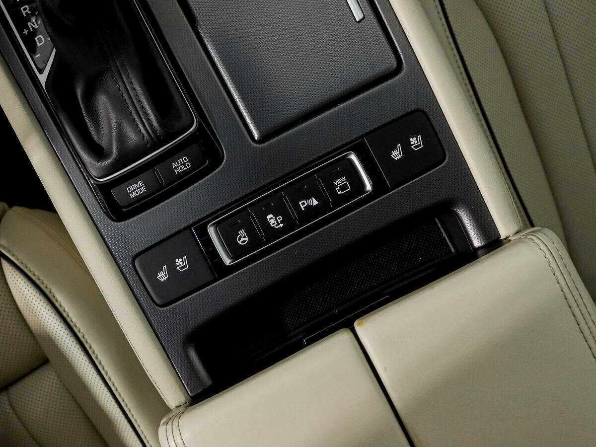 Hyundai Genesis 2015 года с пробегом. Фото: #9