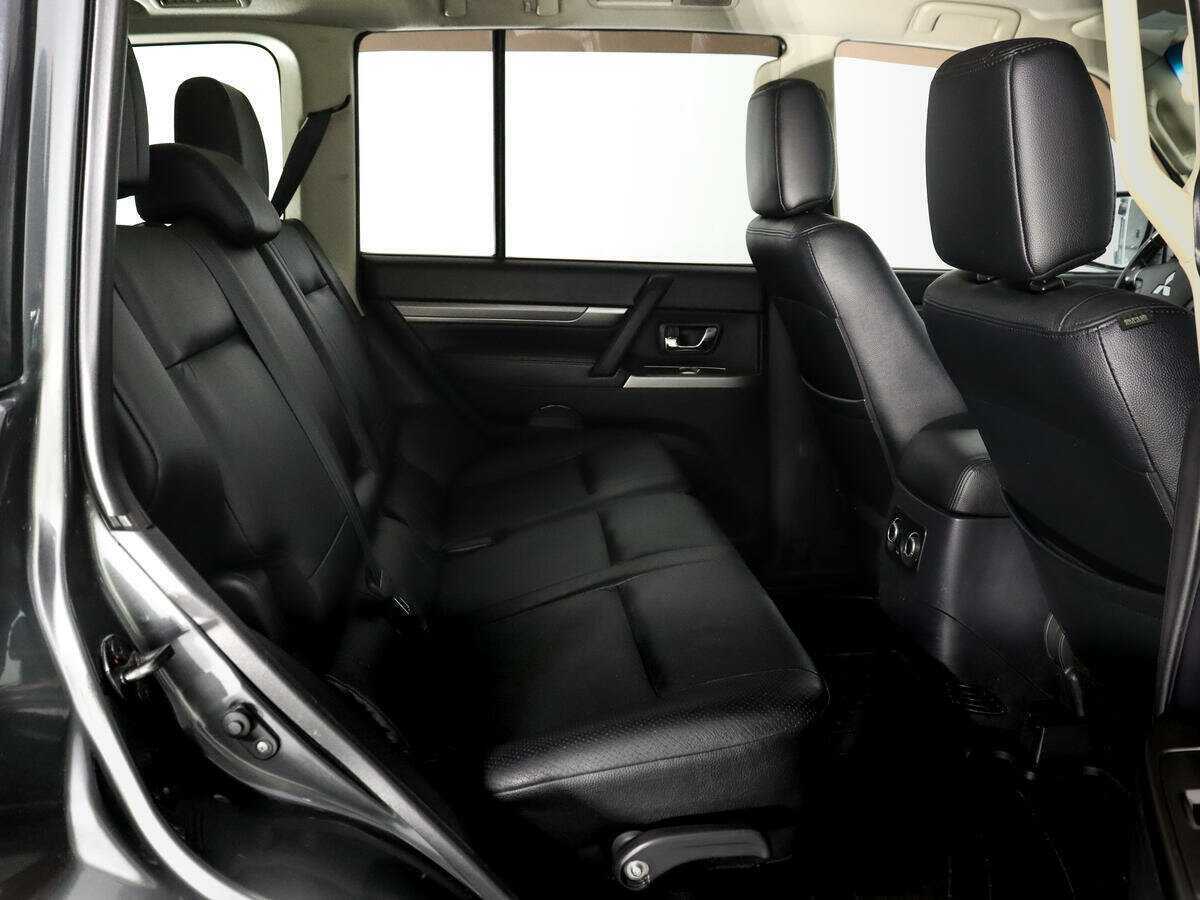 Mitsubishi Pajero 2012 года с пробегом. Фото: #11