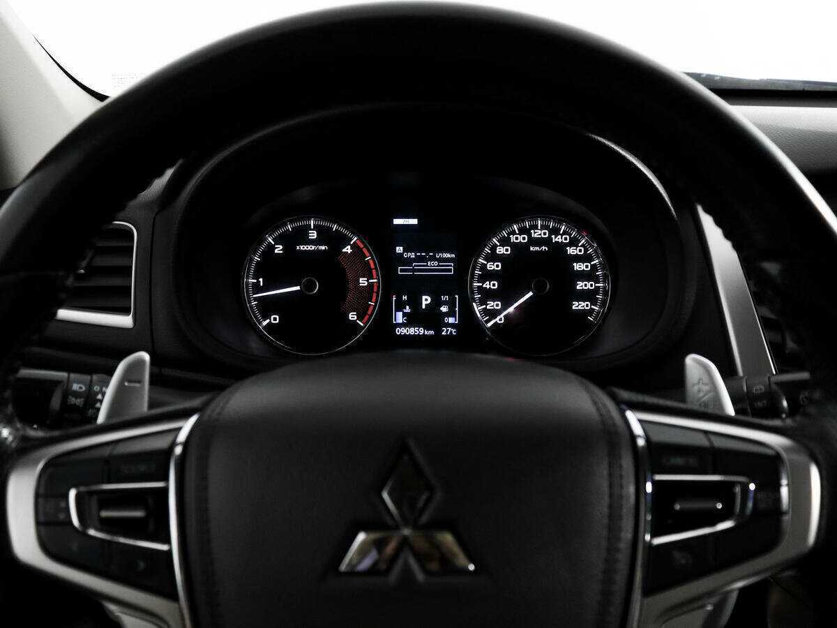 Mitsubishi Pajero Sport 2017 года с пробегом. Фото: #18