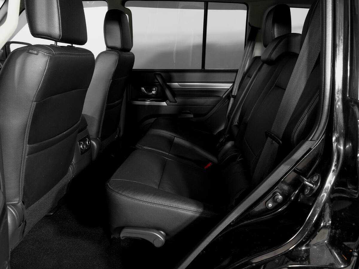 Mitsubishi Pajero 2017 года с пробегом. Фото: #9