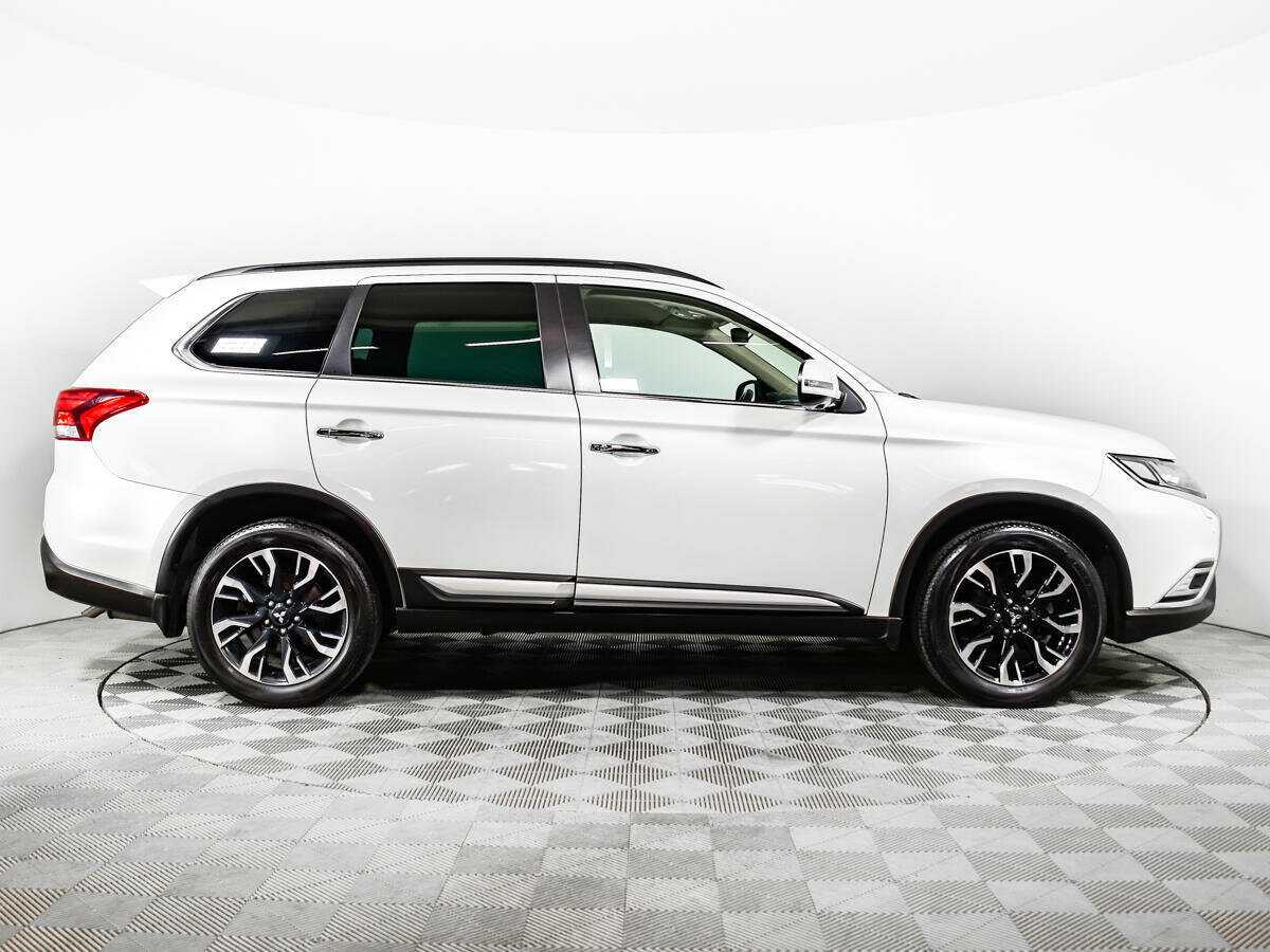 Mitsubishi Outlander 2021 года с пробегом. Фото: #3