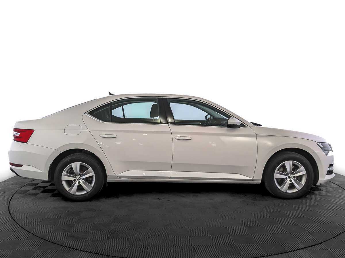 Skoda Superb 2021 года с пробегом. Фото: #3