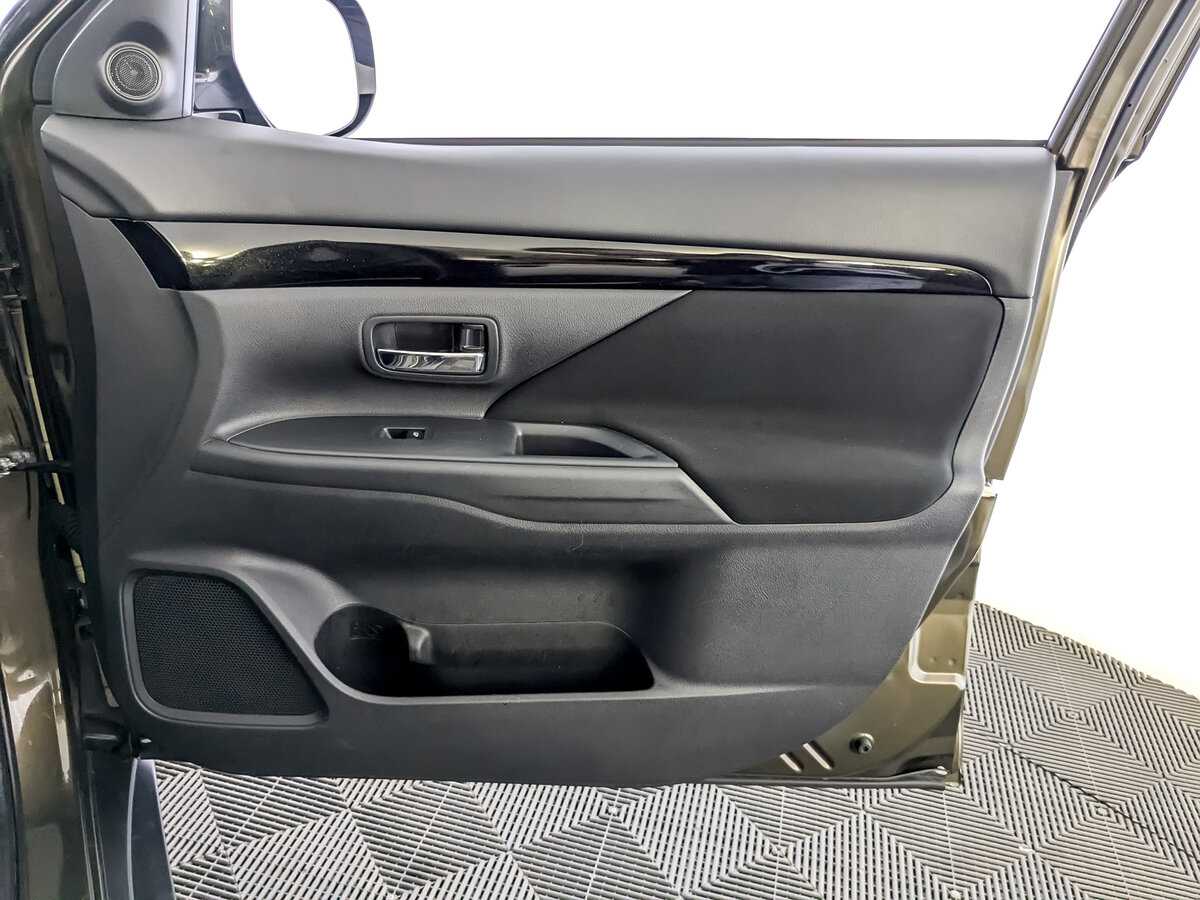 Mitsubishi Outlander 2021 года с пробегом. Фото: #18