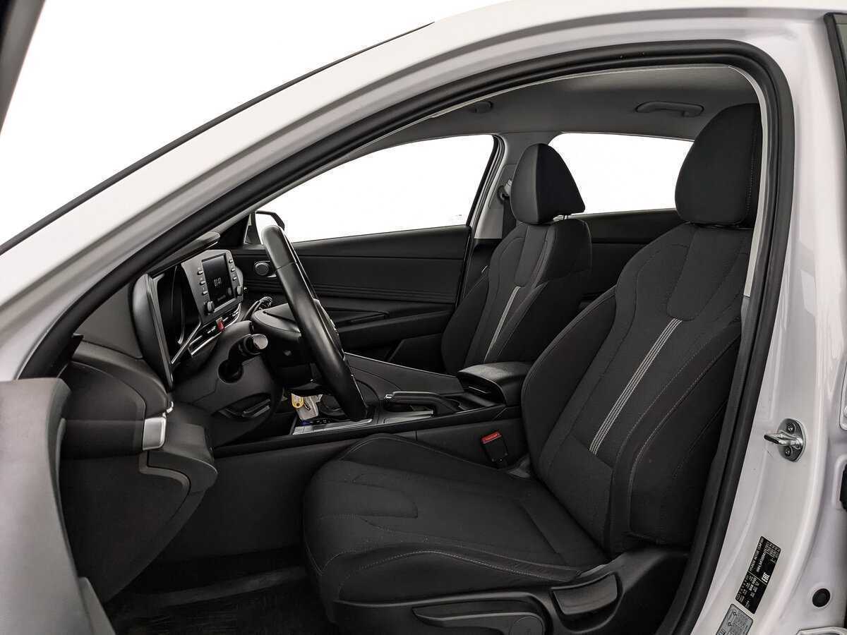 Hyundai Elantra 2021 года с пробегом. Фото: #15