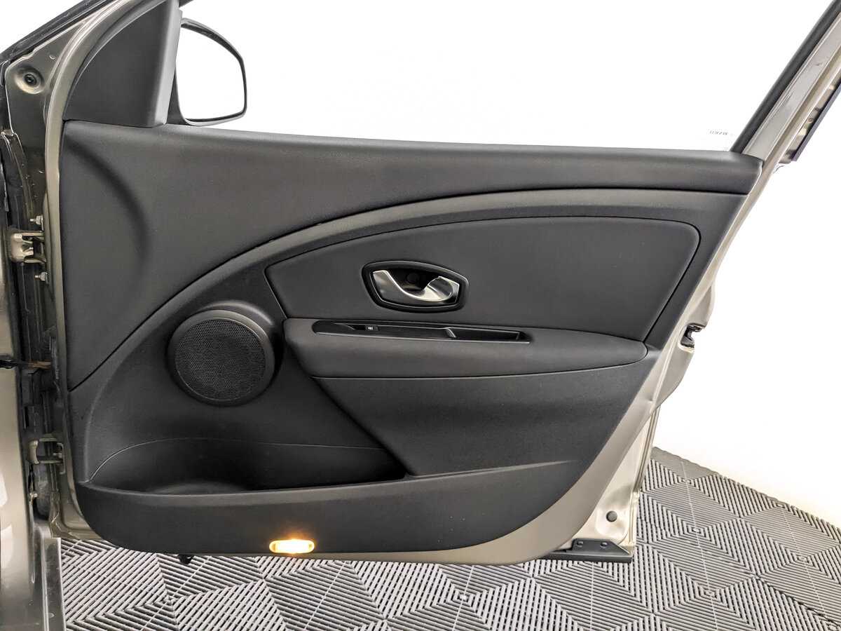 Renault Fluence 2012 года с пробегом. Фото: #19