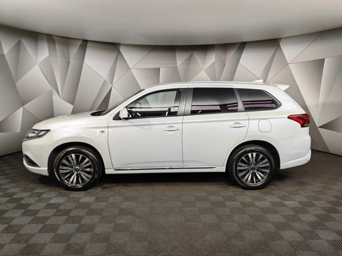 Mitsubishi Outlander 2022 года с пробегом. Фото: #3
