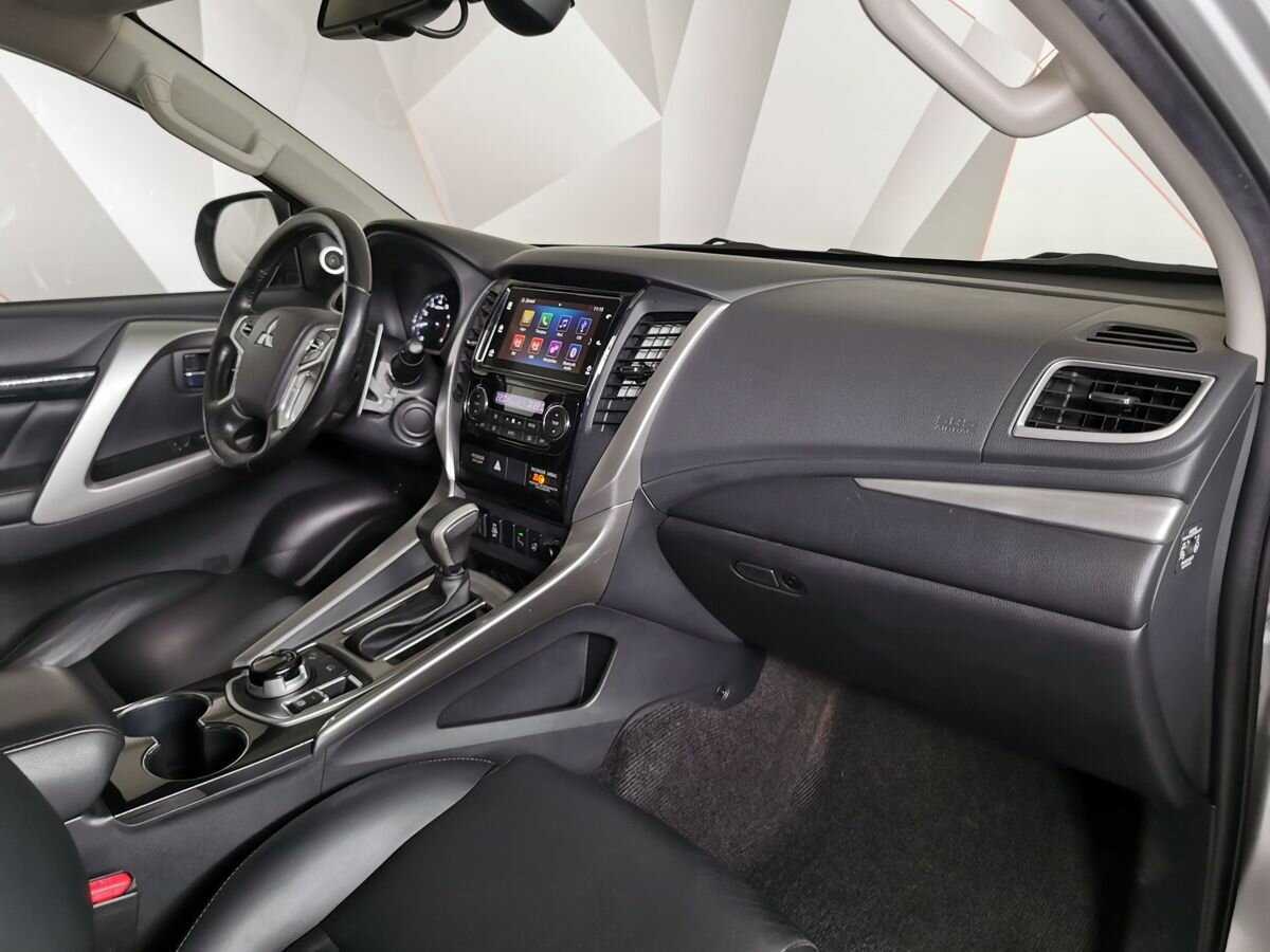 Mitsubishi Pajero Sport 2017 года с пробегом. Фото: #8