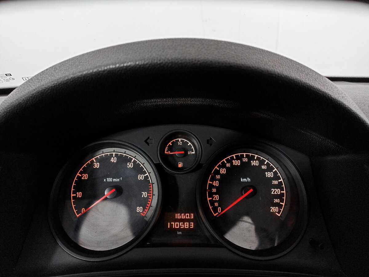 Opel Astra 2013 года с пробегом. Фото: #10