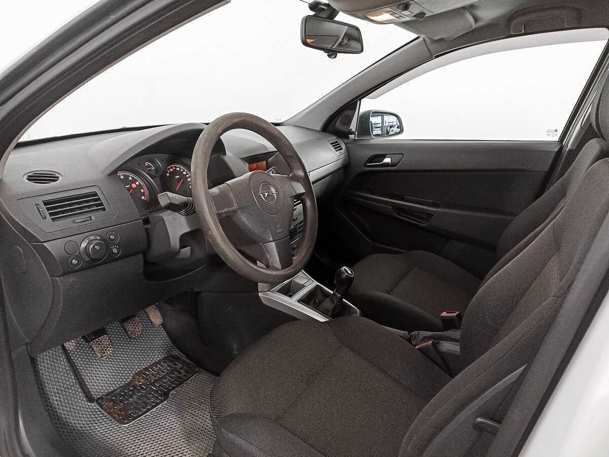 Opel Astra 2013 года с пробегом. Фото: #13