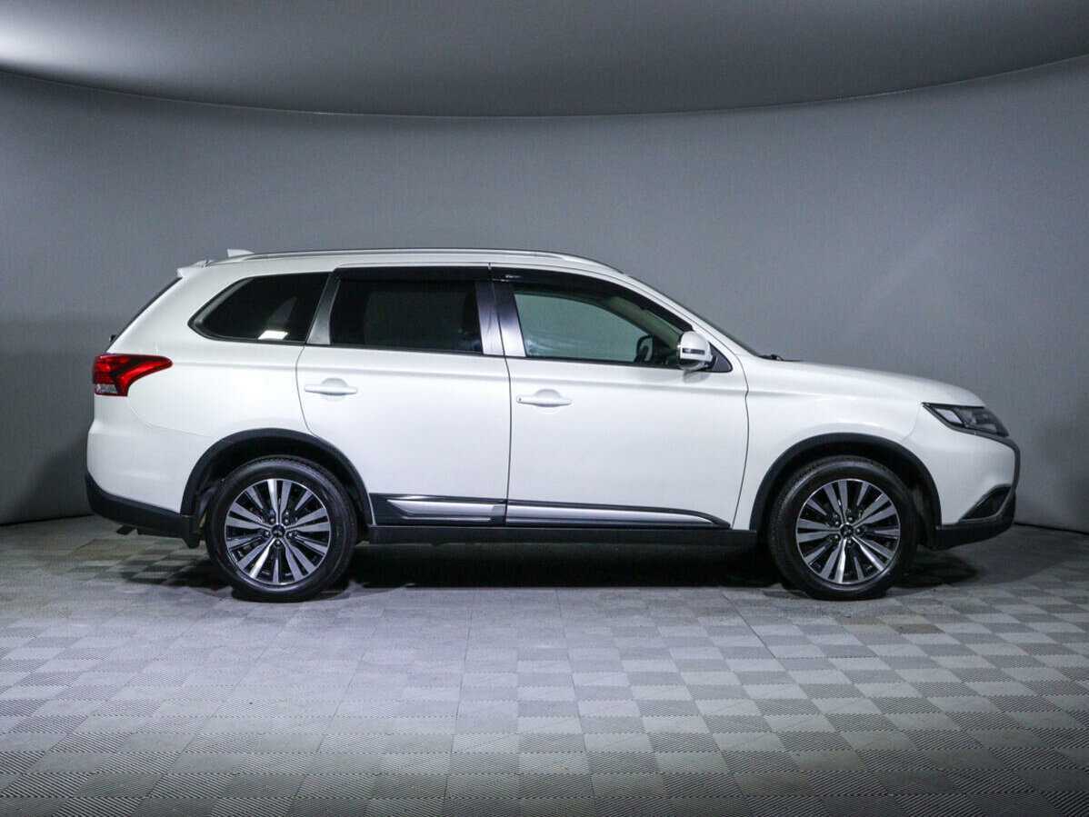 Mitsubishi Outlander 2018 года с пробегом. Фото: #3