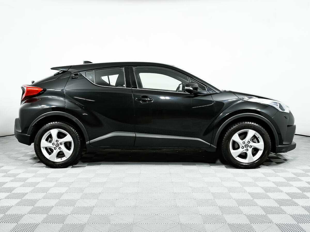 Toyota C-HR 2018 года с пробегом. Фото: #3
