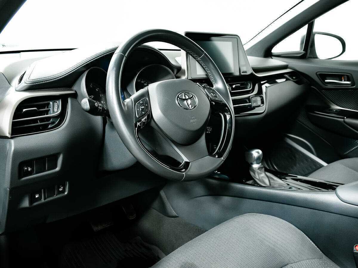 Toyota C-HR 2018 года с пробегом. Фото: #12