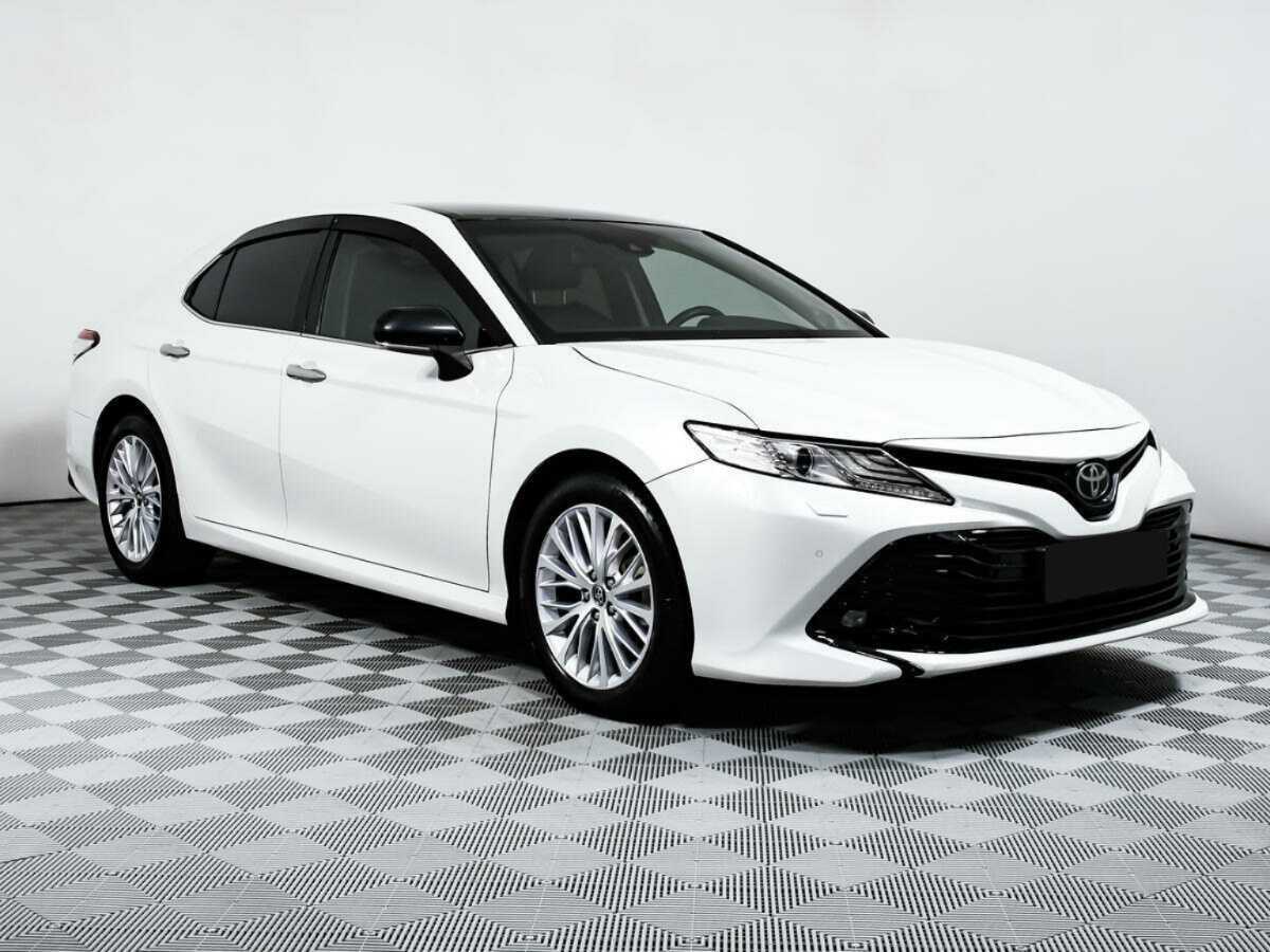 Toyota Camry 2019 года с пробегом. Фото: #2