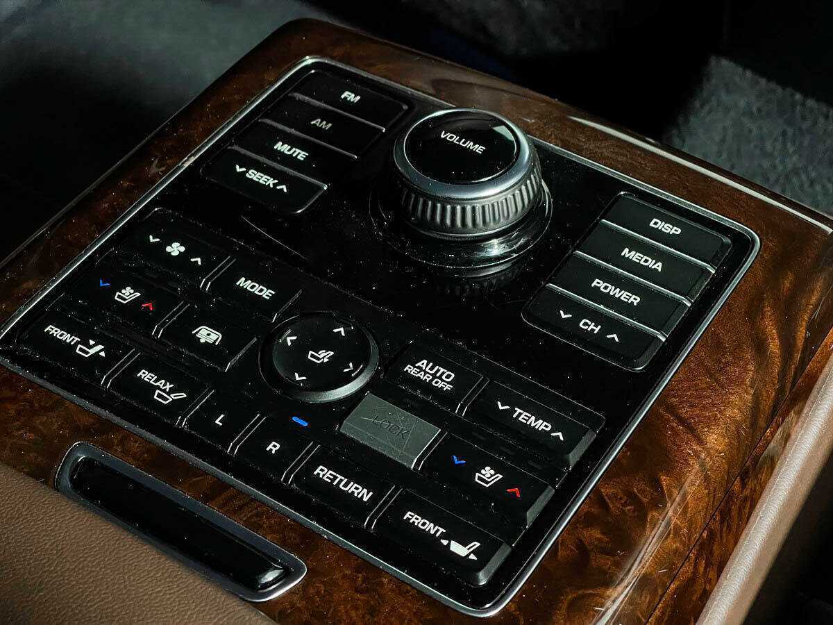 Hyundai Equus 2014 года с пробегом. Фото: #16