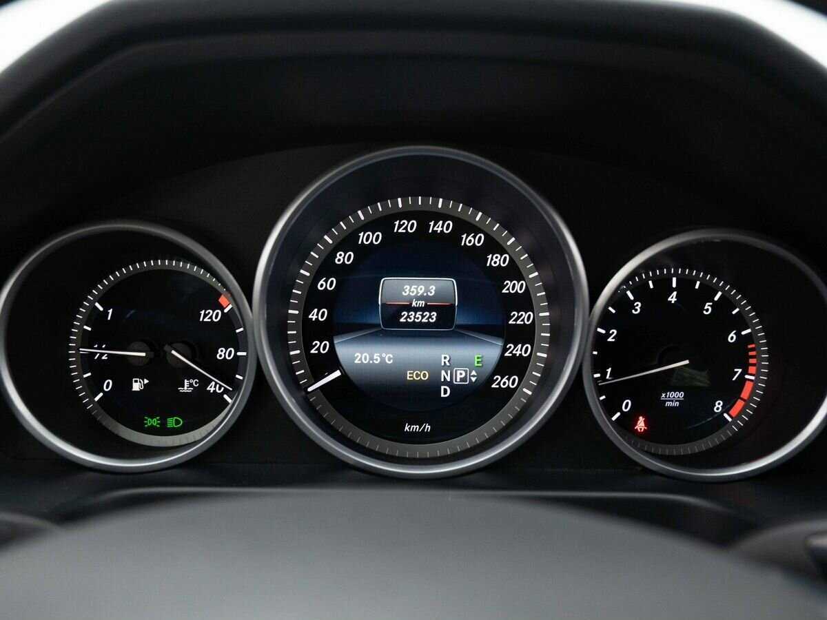 Mercedes-Benz E-Класс 2015 года с пробегом. Фото: #18