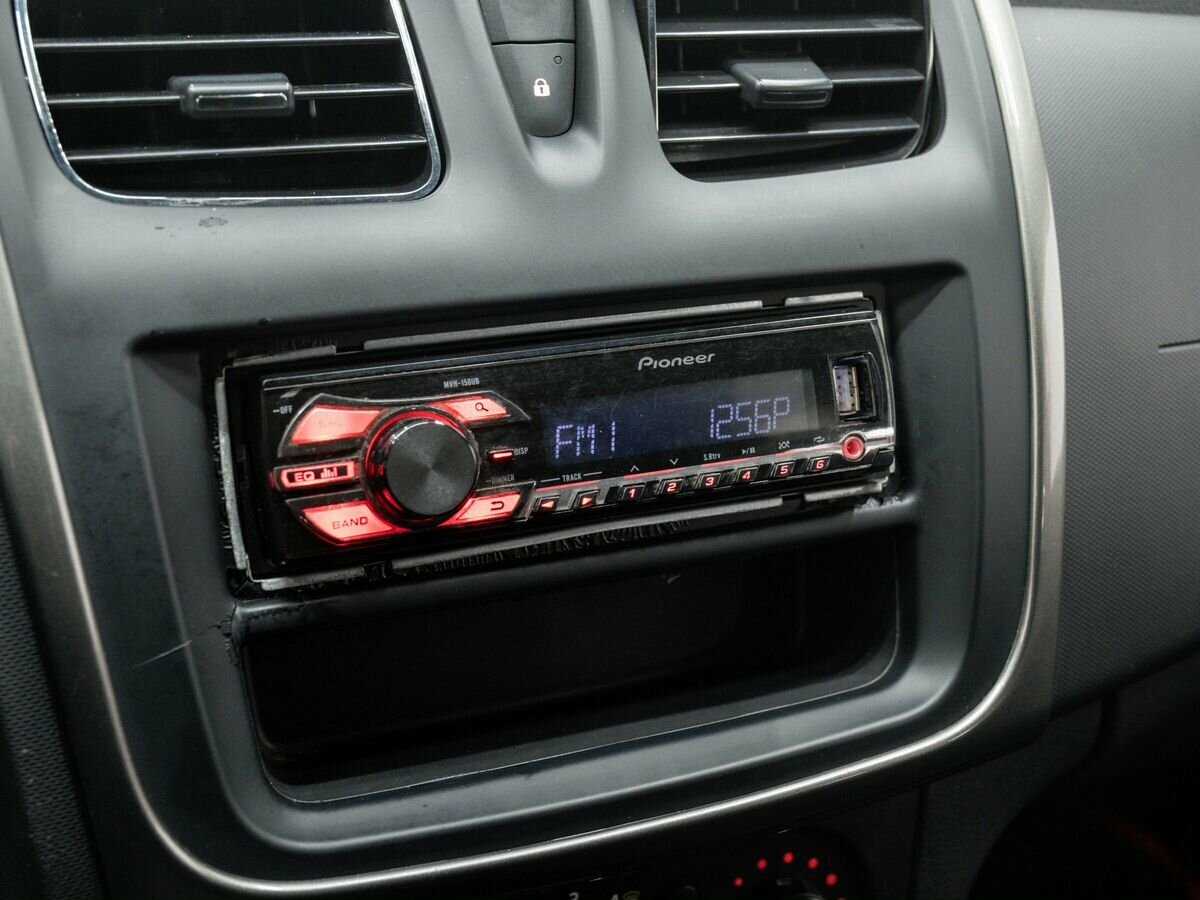 Б/У Рено Сандеро 2017 года. Фото: #17