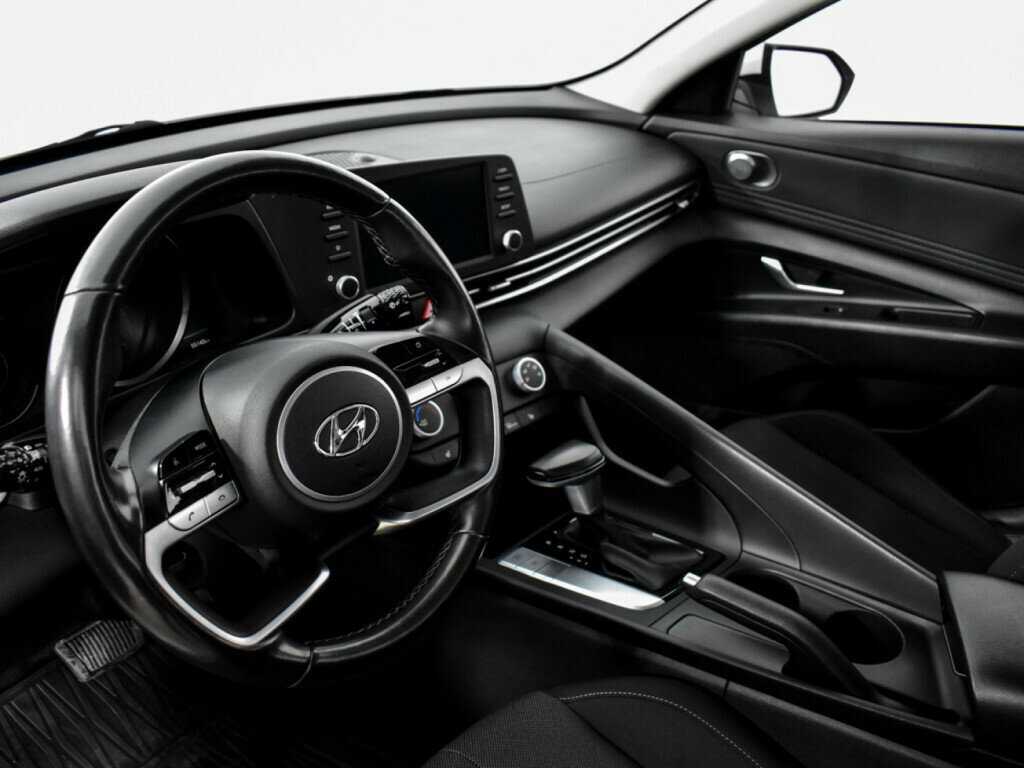 Hyundai Elantra 2021 года с пробегом. Фото: #5