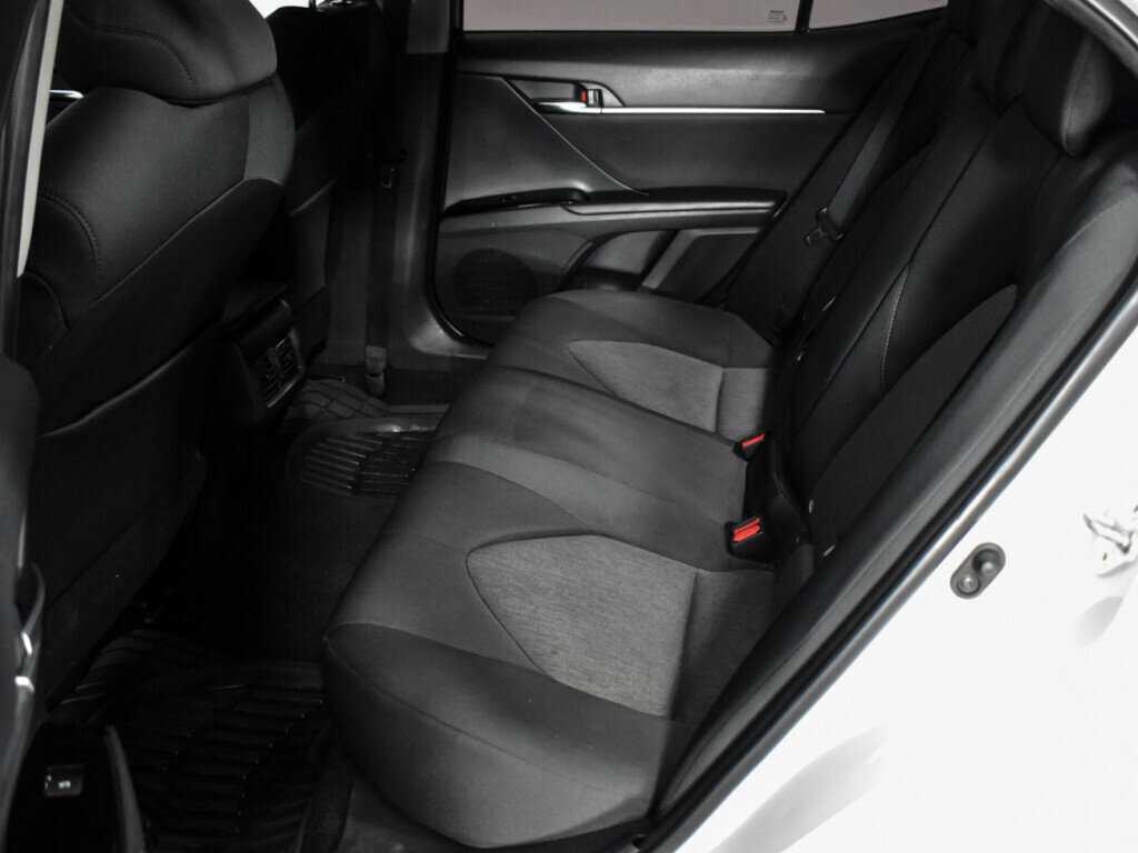 Toyota Camry 2018 года с пробегом. Фото: #9