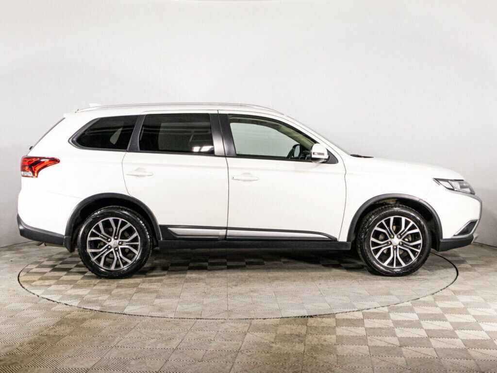 Mitsubishi Outlander 2018 года с пробегом. Фото: #3