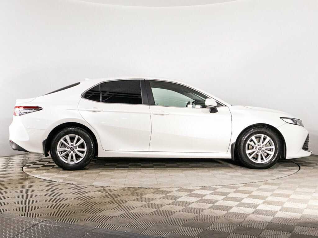 Toyota Camry 2018 года с пробегом. Фото: #3