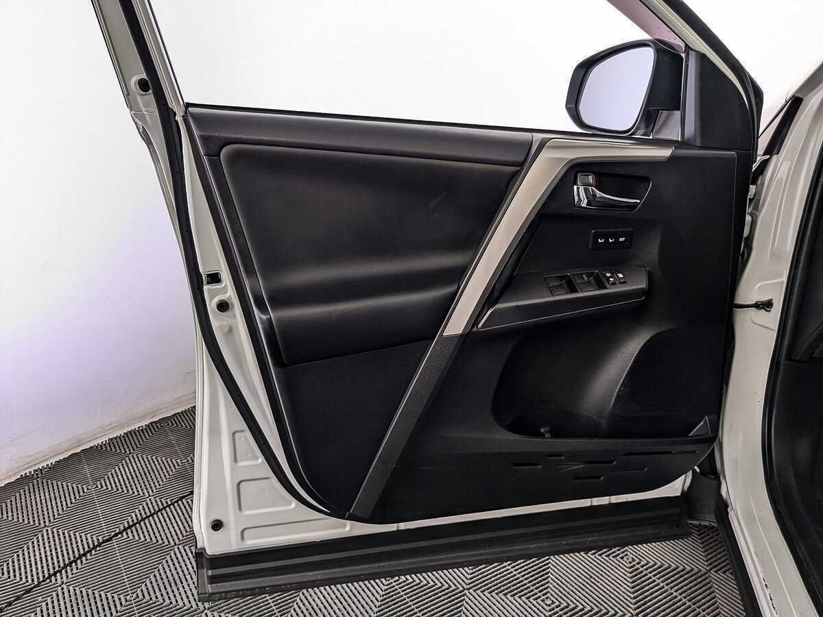 Toyota RAV4 2018 года с пробегом. Фото: #16