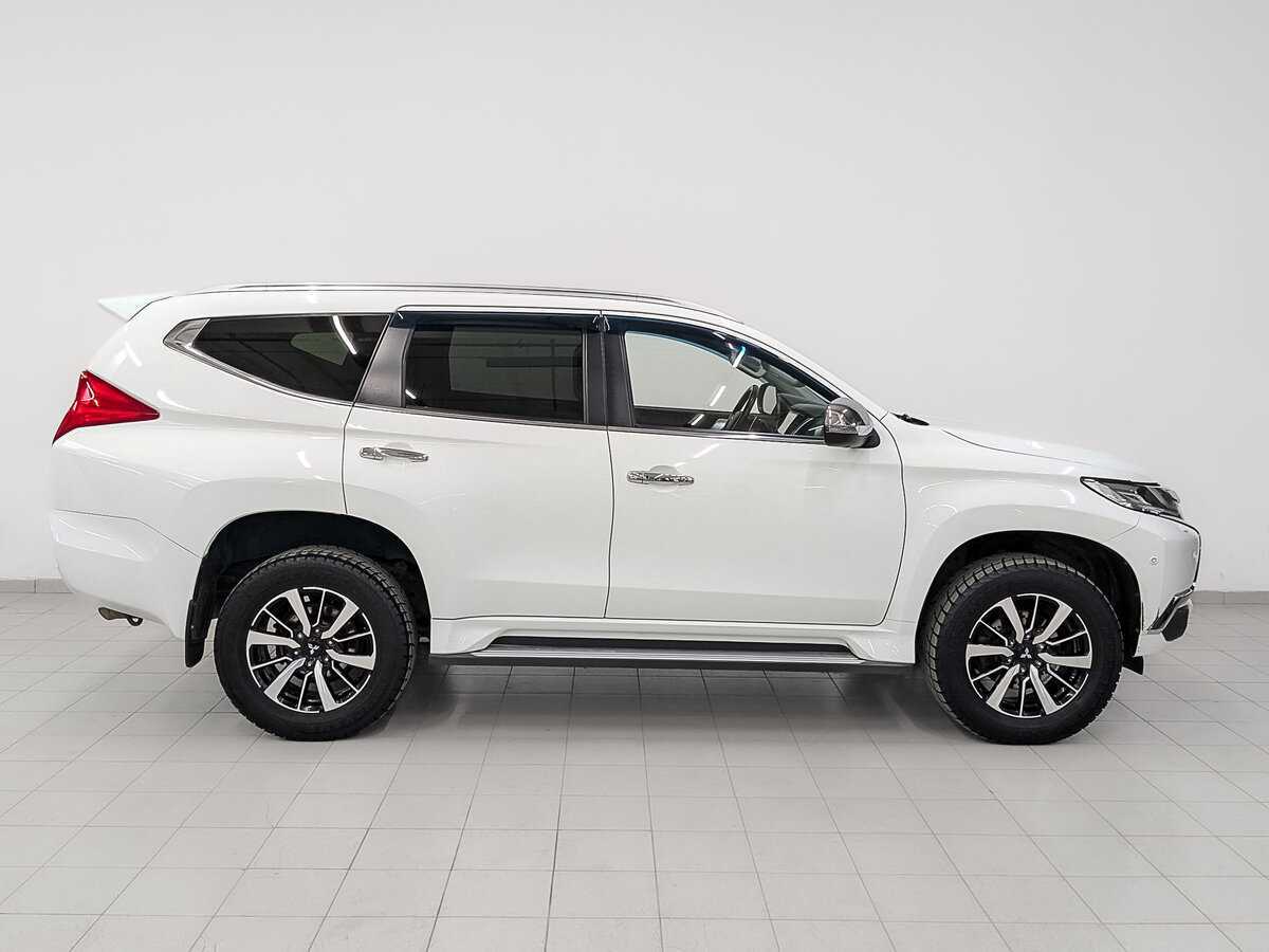 Mitsubishi Pajero Sport 2017 года с пробегом. Фото: #3
