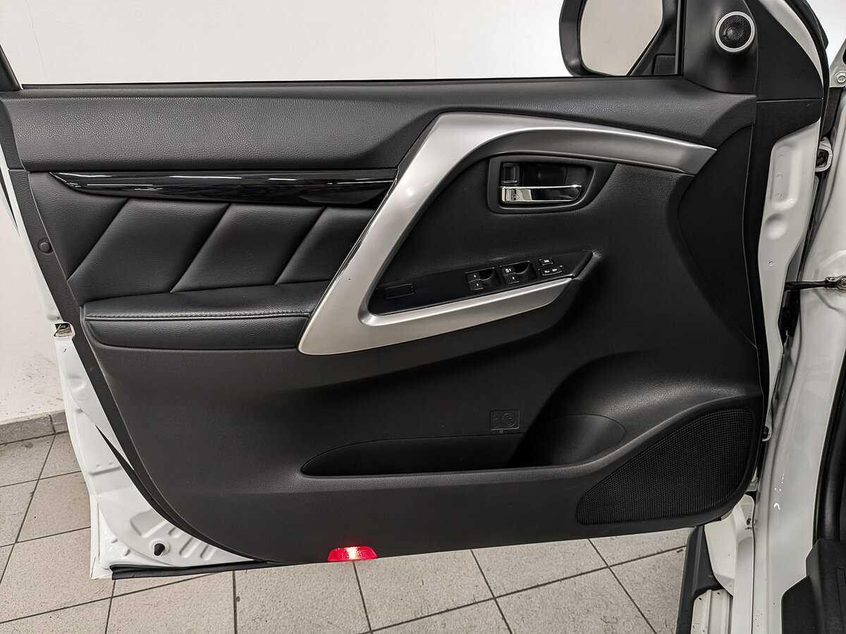 Mitsubishi Pajero Sport 2017 года с пробегом. Фото: #16