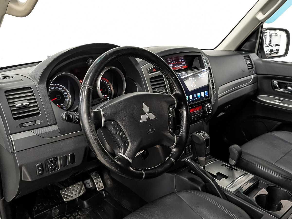 Mitsubishi Pajero 2015 года с пробегом. Фото: #14