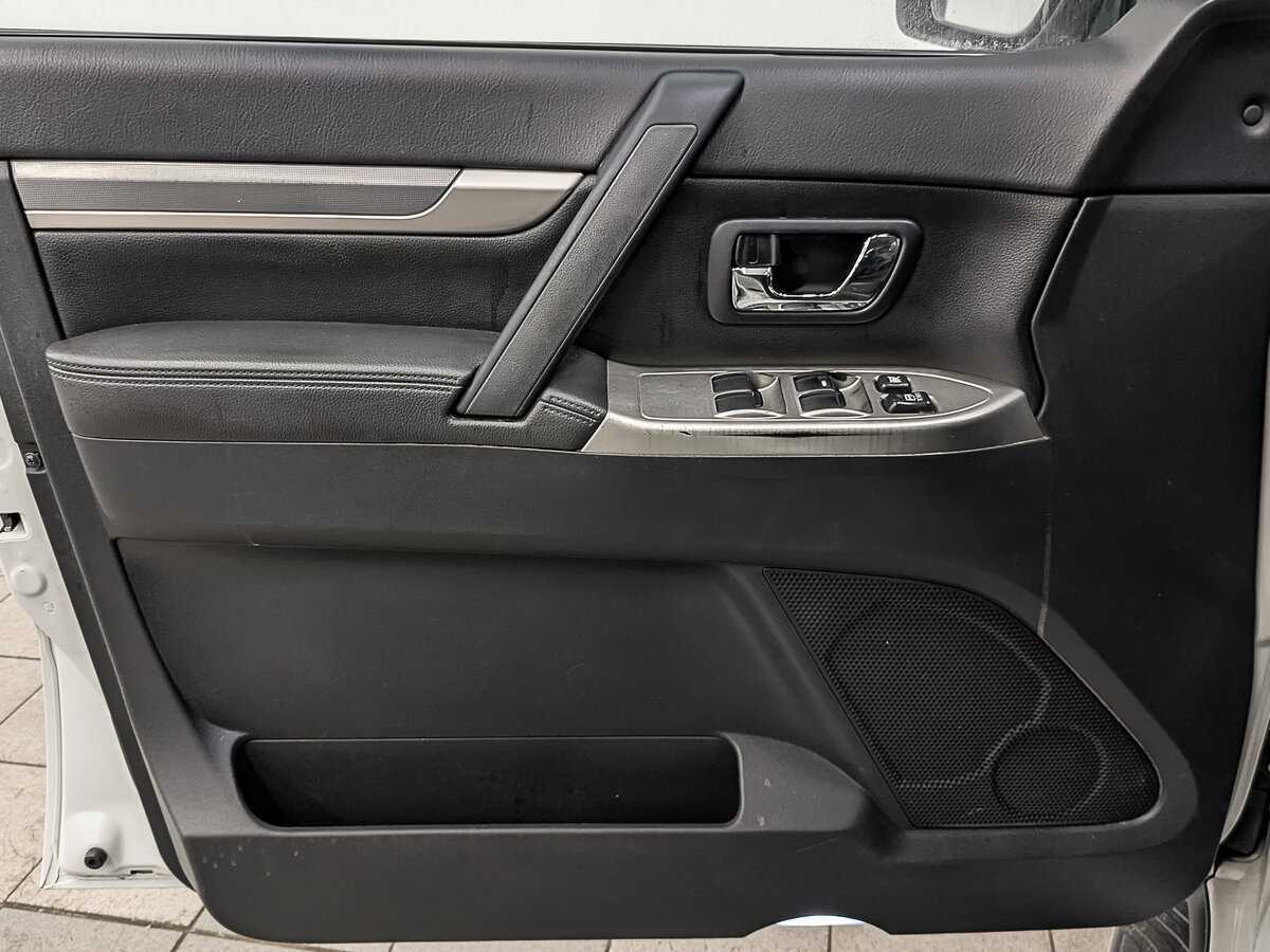 Mitsubishi Pajero 2015 года с пробегом. Фото: #18