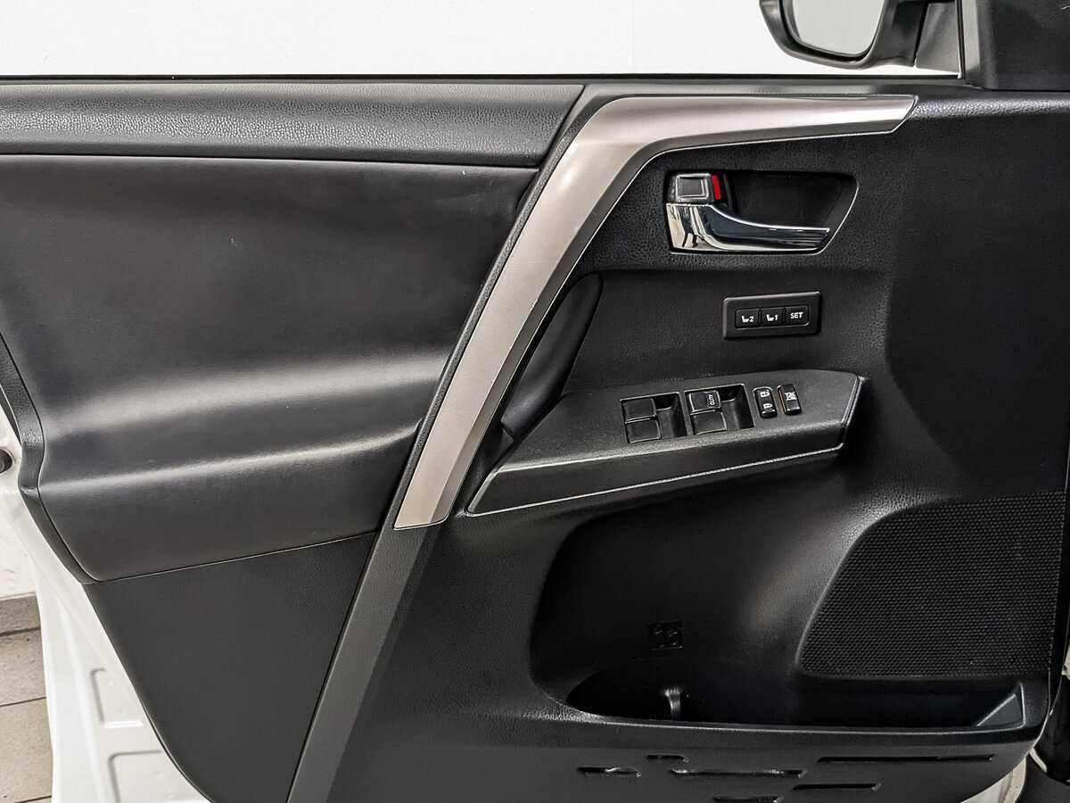 Toyota RAV4 2017 года с пробегом. Фото: #18