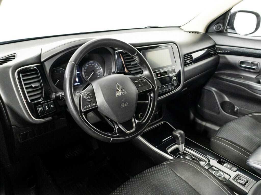 Mitsubishi Outlander 2018 года с пробегом. Фото: #10