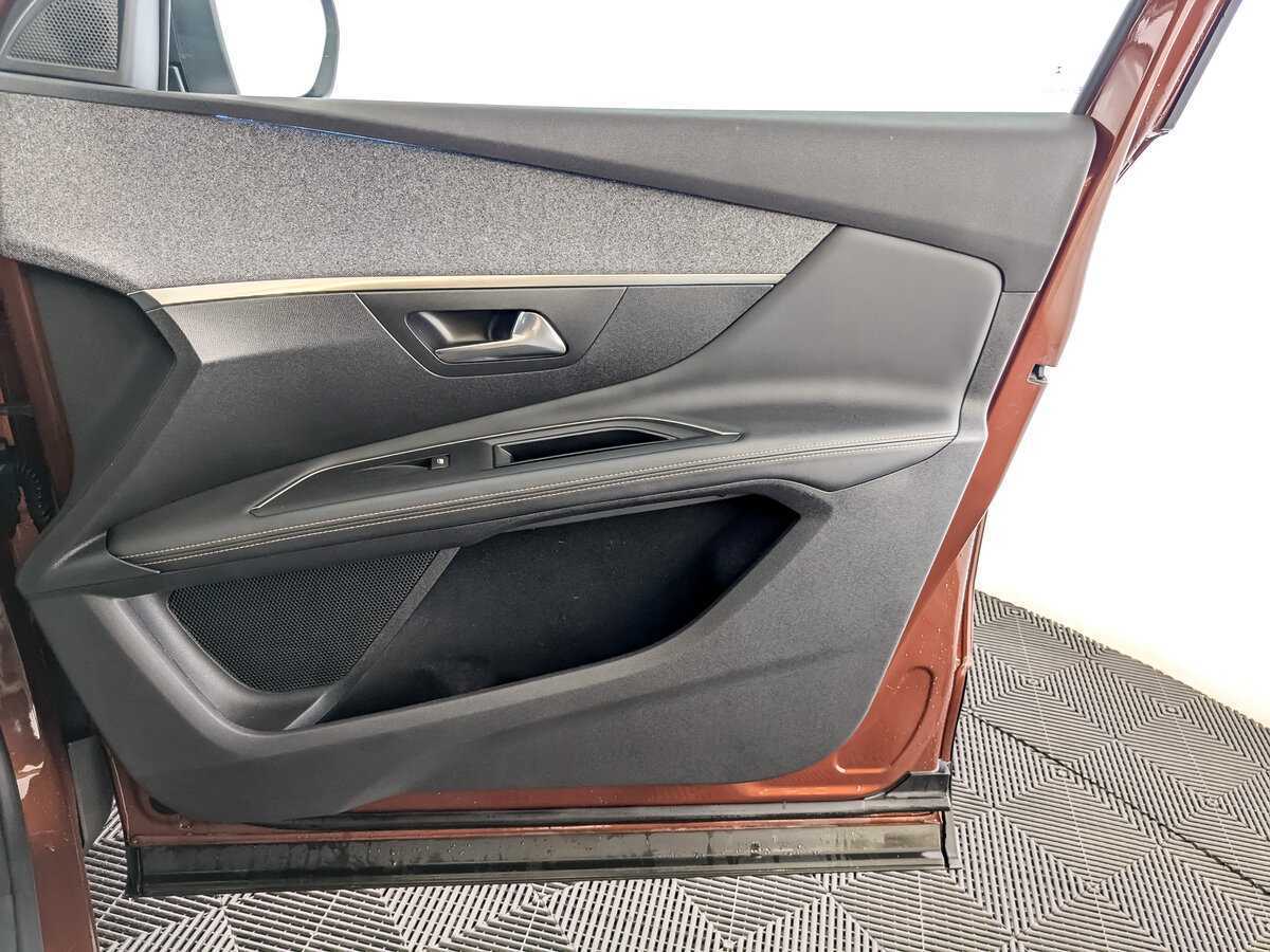 Peugeot 3008 2019 года с пробегом. Фото: #23